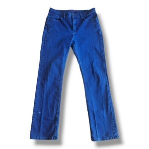 Wrangler High Rise, Straight Leg Stretchy Blue Jean. Size 10 Medium